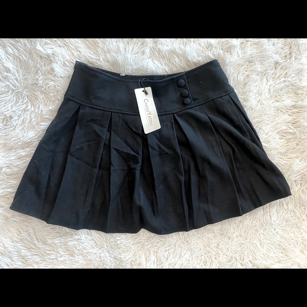 Brand high waisted black pleated skirt with buttons Chou Yatou brand. Size M